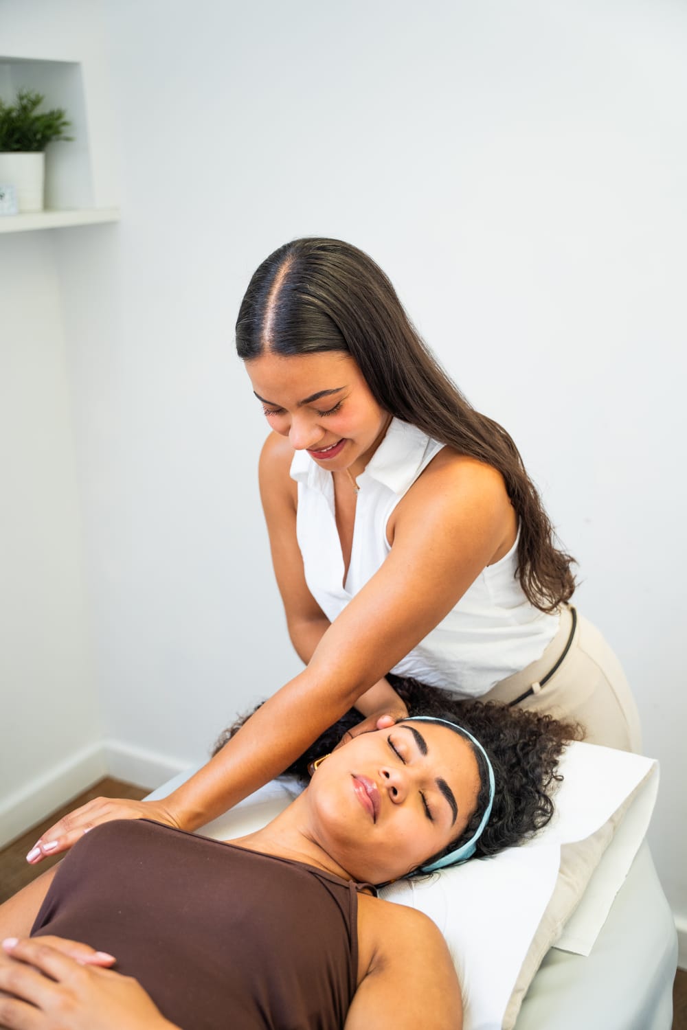 From Neck to Fingertips: Understanding Cervical Radiculopathy